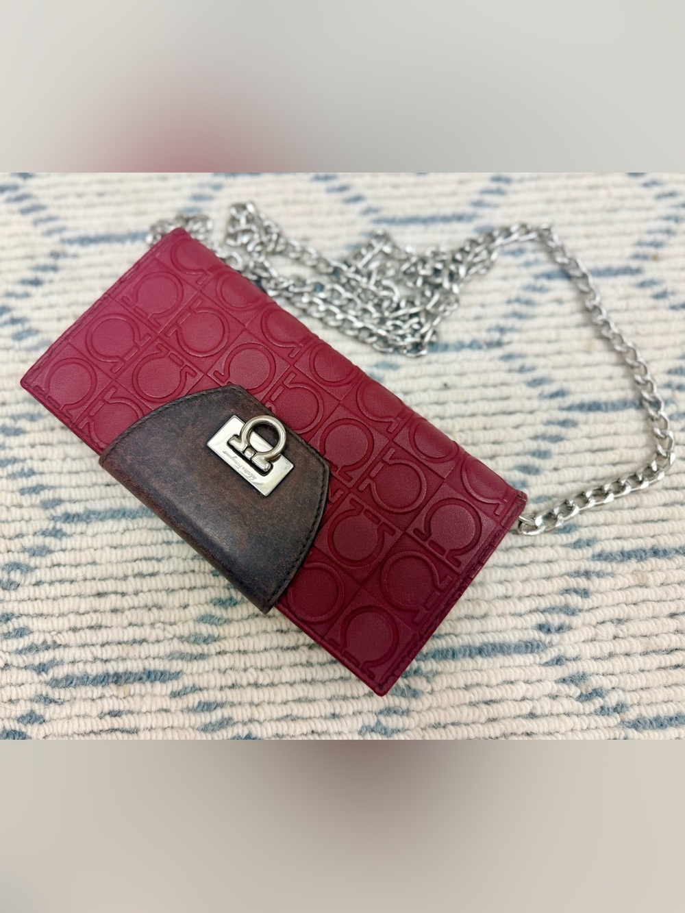 FERRAGAMO Vintage Y2K Red Monogram Embossed Leather 2-Tone Wallet W/ Chain - Picture 5 of 16